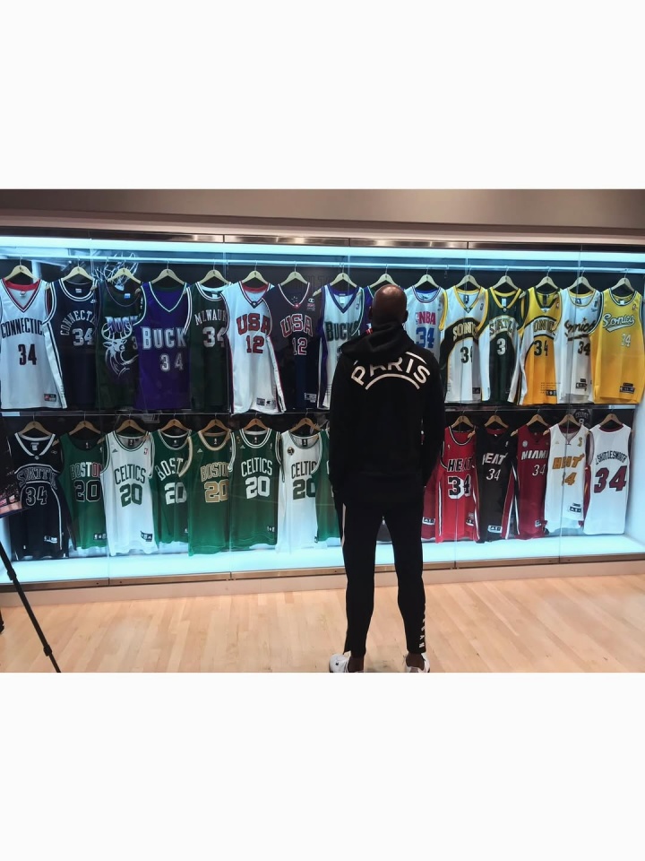 乐鱼体育官网-雷-阿伦晒球衣墙：每一件背后都诉说着一个名为努力的故事