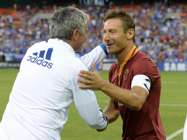 乐鱼体育平台-托蒂捍卫穆帅：名帅需好兵 红狼争冠要有冠军球员